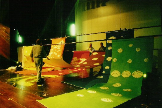 Farbfahnen in der Kongresshalle Böblingen, September 1998